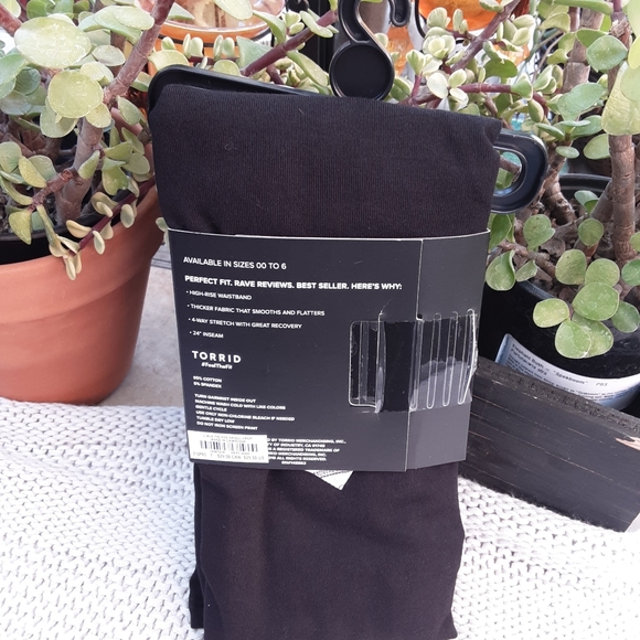 Torrid crop premium leggings - Picture 5 of 10